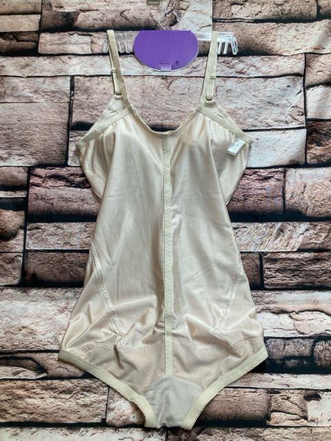 送料無料!フルカップでしっかり包み込みスッキリシェイプ!レースがお洒落なノンワイヤーボディスーツ1枚 < 女性ファッション 送料無料!フルカップでしっかり包み込みスッキリシェイプ!レースがお洒落なノンワイヤーボディスーツ1枚 < 女性ファッションの