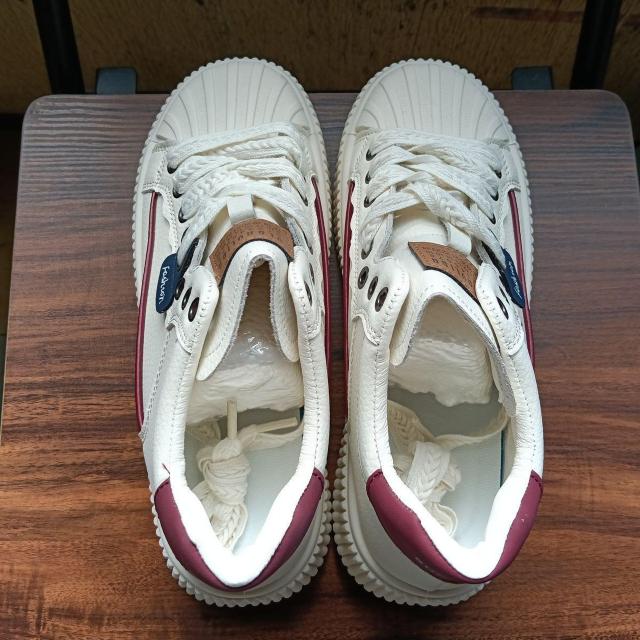 新品 25cm レディース スニーカー ホワイト シューズ 靴 カジュアル < 女性ファッション  新品 25cm レディース スニーカー ホワイト シューズ 靴 カジュアル < 女性ファッションの