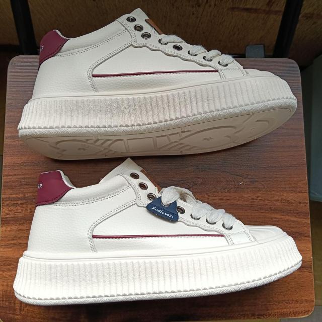 新品 25cm レディース スニーカー ホワイト シューズ 靴 カジュアル < 女性ファッション  新品 25cm レディース スニーカー ホワイト シューズ 靴 カジュアル < 女性ファッションの