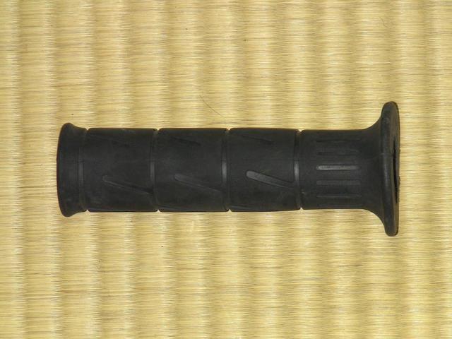 良好!Ninja250R(Ex250K)左側グリップ(クラッチ側) 純正 < 自動車/バイク 良好!Ninja250R(Ex250K)左側グリップ(クラッチ側) 純正 < 自動車/バイク