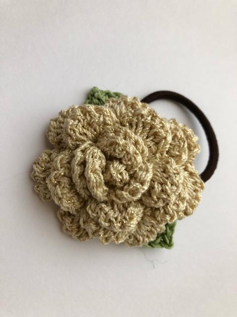 ハンドメイド ヘアゴム ブローチ レース糸の薔薇♪axes好き < 女性ファッション  ハンドメイド ヘアゴム ブローチ レース糸の薔薇♪axes好き < 女性ファッションの