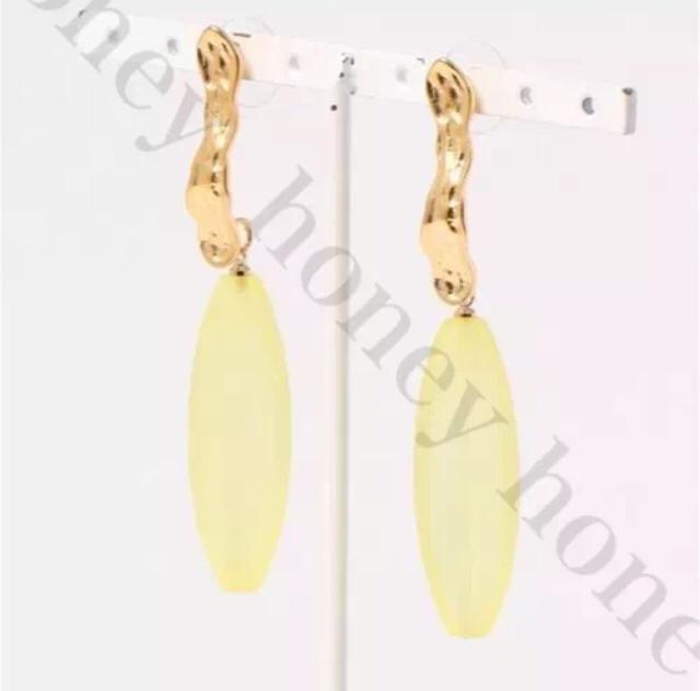 定価6,050円●ステラハリウッド●クリアスティックピアス●黄色イエロー < 女性アクセサリー/時計  定価6,050円●ステラハリウッド●クリアスティックピアス●黄色イエロー < 女性アクセサリー/時計の