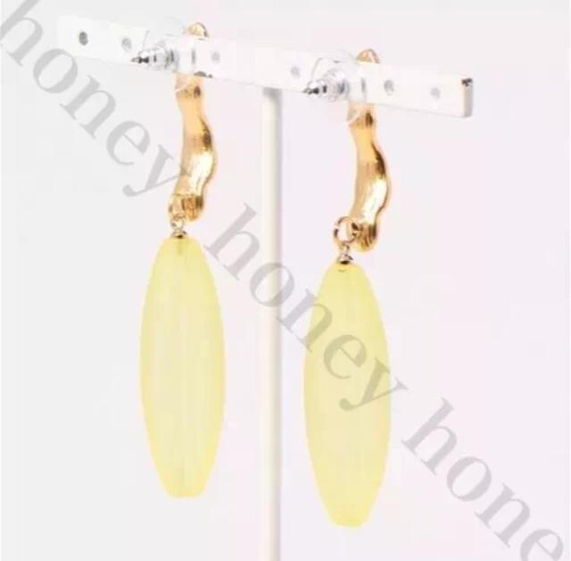 定価6,050円●ステラハリウッド●クリアスティックピアス●黄色イエロー < 女性アクセサリー/時計  定価6,050円●ステラハリウッド●クリアスティックピアス●黄色イエロー < 女性アクセサリー/時計の