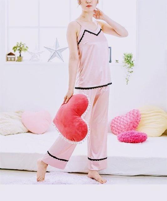 LLサイズ光沢ツルツル素材キュートに可愛いキャミソール&ロングパンツ上下ルームウェア!セット < 女性ファッション  LLサイズ光沢ツルツル素材キュートに可愛いキャミソール&ロングパンツ上下ルームウェア!セット  < 女性ファッションの