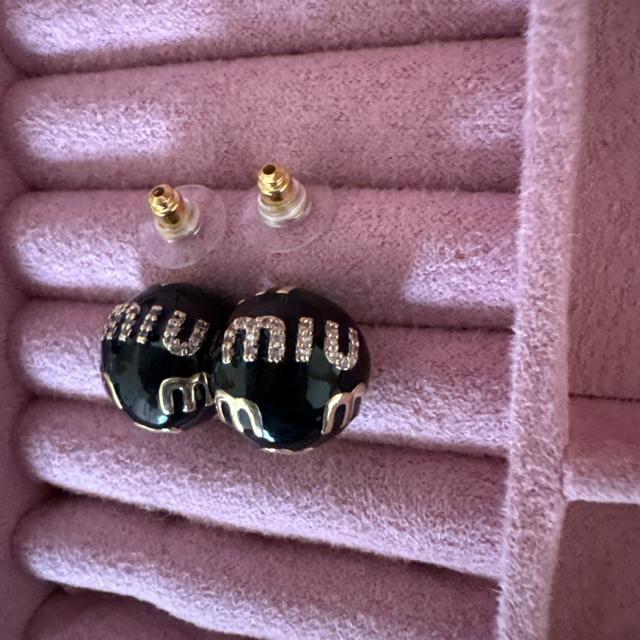 ロゴレディースピアス ブラック < 女性アクセサリー/時計 ロゴレディースピアス ブラック < 女性アクセサリー/時計の