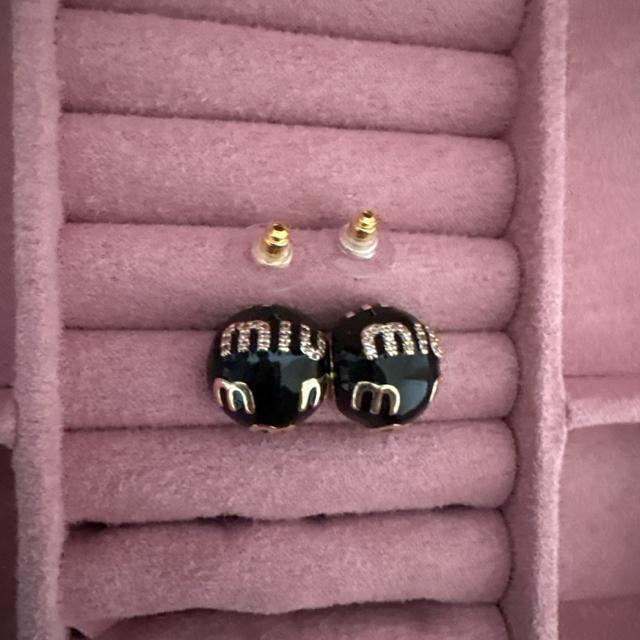 ロゴレディースピアス ブラック < 女性アクセサリー/時計 ロゴレディースピアス ブラック < 女性アクセサリー/時計の