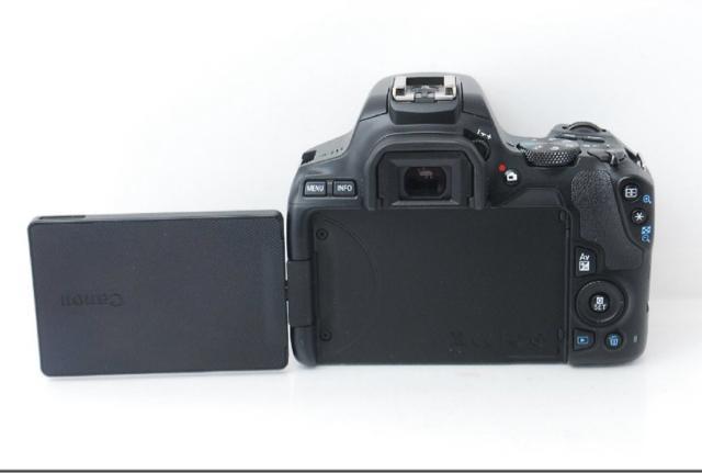 ■ ほぼ新品 ■ キャノン Canon EOS Kiss X8i レンズキット 《S数1687回》 < 家電/AV  ■ ほぼ新品 ■ キャノン Canon EOS Kiss X8i レンズキット 《S数1687回》 < 家電/AVの