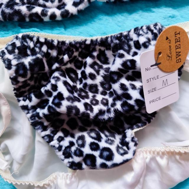 激エロ可愛ッ。。。ベロア豹柄ブラトップ&紐パンティー。。ランジェリーセット。。。 < 女性ファッション 激エロ可愛ッ。。。ベロア豹柄ブラトップ&紐パンティー。。ランジェリーセット。。。 < 女性ファッションの