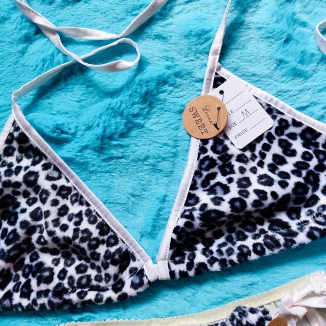 激エロ可愛ッ。。。ベロア豹柄ブラトップ&紐パンティー。。ランジェリーセット。。。 < 女性ファッション 激エロ可愛ッ。。。ベロア豹柄ブラトップ&紐パンティー。。ランジェリーセット。。。 < 女性ファッションの