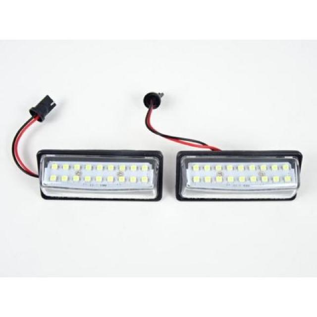 日産 ホワイトLEDナンバー灯 クリアレンズ 専用設計 ティアナ J31J32L33 < 自動車/バイク 日産 ホワイトLEDナンバー灯 クリアレンズ 専用設計 ティアナ J31J32L33 < 自動車/バイク