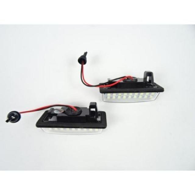 日産 ホワイトLEDナンバー灯 クリアレンズ 専用設計 ティアナ J31J32L33 < 自動車/バイク 日産 ホワイトLEDナンバー灯 クリアレンズ 専用設計 ティアナ J31J32L33 < 自動車/バイク