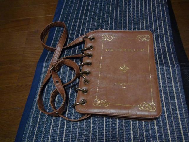 GRANDROUEの本の様な本でないショルダーバック!。 < 女性ファッション GRANDROUEの本の様な本でないショルダーバック!。 < 女性ファッションの