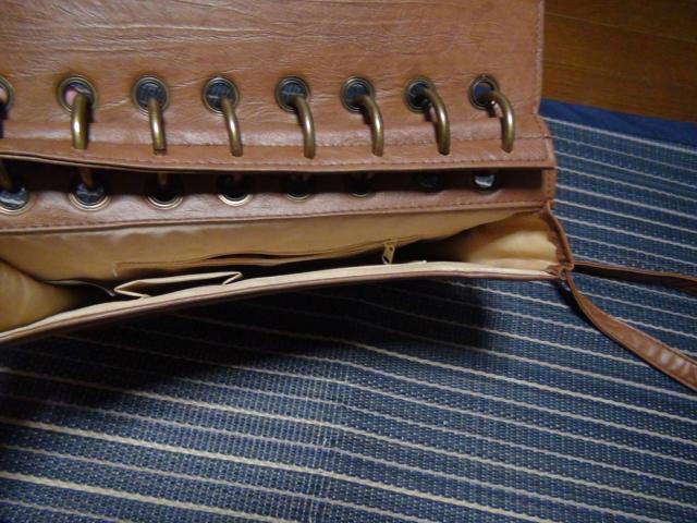 GRANDROUEの本の様な本でないショルダーバック!。 < 女性ファッション GRANDROUEの本の様な本でないショルダーバック!。 < 女性ファッションの