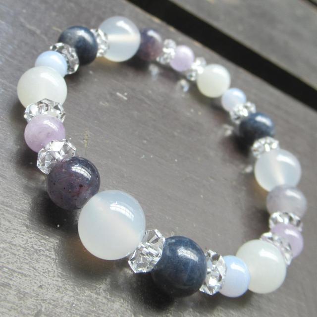 ホワイトカルセドニーxサファイアxアイオライトxアメジスト < 女性アクセサリー/時計 ホワイトカルセドニーxサファイアxアイオライトxアメジスト < 女性アクセサリー/時計の