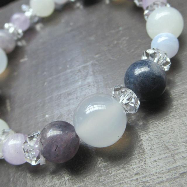 ホワイトカルセドニーxサファイアxアイオライトxアメジスト < 女性アクセサリー/時計 ホワイトカルセドニーxサファイアxアイオライトxアメジスト < 女性アクセサリー/時計の