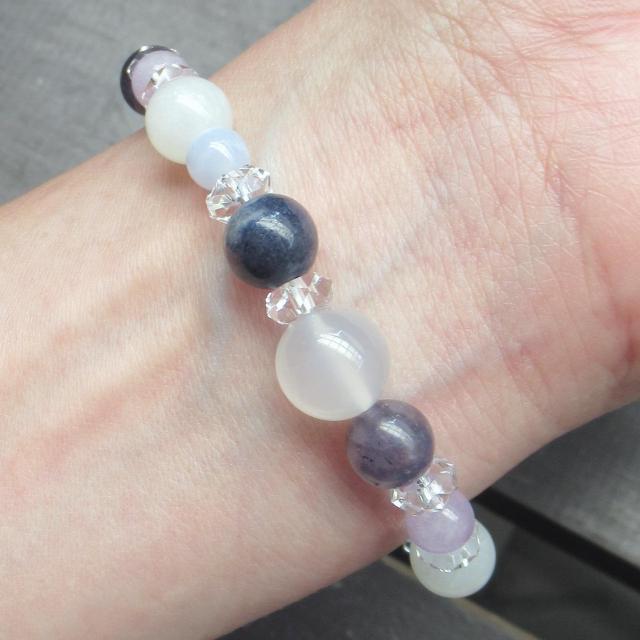 ホワイトカルセドニーxサファイアxアイオライトxアメジスト < 女性アクセサリー/時計 ホワイトカルセドニーxサファイアxアイオライトxアメジスト < 女性アクセサリー/時計の