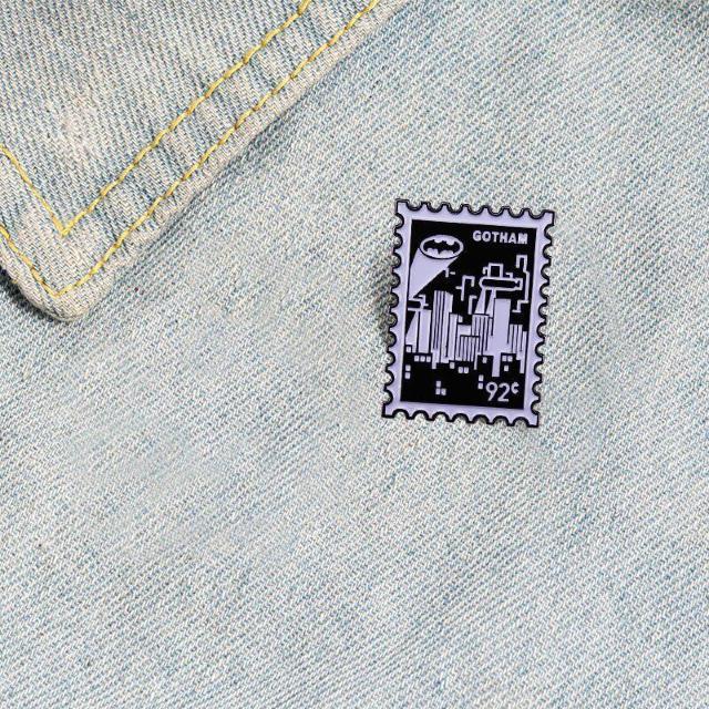 新品 バットマン ゴッサムシティ ピンブローチ < 男性アクセサリー/時計  新品 バットマン ゴッサムシティ ピンブローチ < 男性アクセサリー/時計の