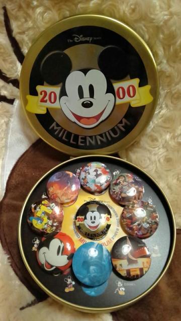 ���f�B�Y�j�[�X�g�A MILENNIUM COUNTDOWN 2000 BADGE�� 