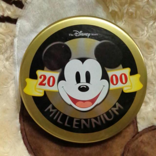 ���f�B�Y�j�[�X�g�A MILENNIUM COUNTDOWN 2000 BADGE��