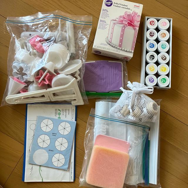 ウィルトン ケーキデコレーション レッスンコースセット シュガークラフト 菓子本 < 本/雑誌  ウィルトン ケーキデコレーション レッスンコースセット シュガークラフト 菓子本 < 本/雑誌の