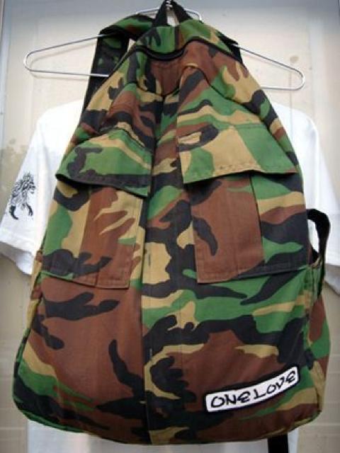 ワンラブ One Love 迷彩 カモ デイバッグ レゲエ < 男性ファッション  ワンラブ One Love 迷彩 カモ デイバッグ レゲエ  < 男性ファッションの