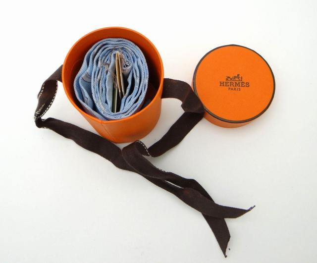 HERMES エルメス ツイリー シェーヌダンクル スカーフ シルク100%<新品同様品>【送料無料】 < ブランド HERMES エルメス ツイリー シェーヌダンクル スカーフ シルク100%<新品同様品>【送料無料】 < ブランドの