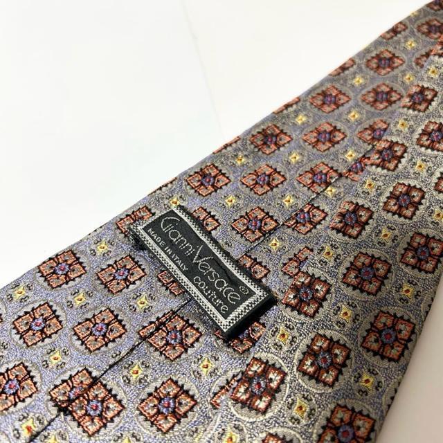 美品 Versace ヴェルサーチ ネクタイ 花 デザイン柄 シルク < ブランド  美品 Versace ヴェルサーチ ネクタイ 花 デザイン柄 シルク < ブランドの