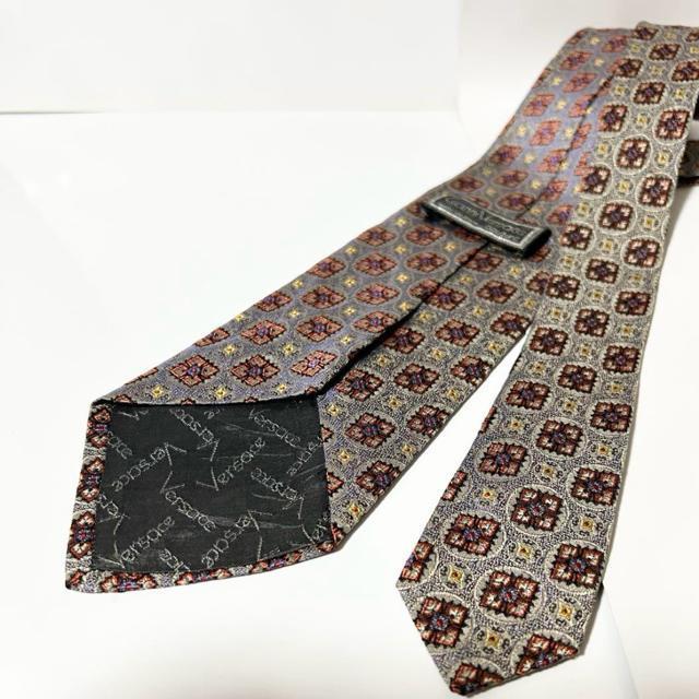 美品 Versace ヴェルサーチ ネクタイ 花 デザイン柄 シルク < ブランド  美品 Versace ヴェルサーチ ネクタイ 花 デザイン柄 シルク < ブランドの