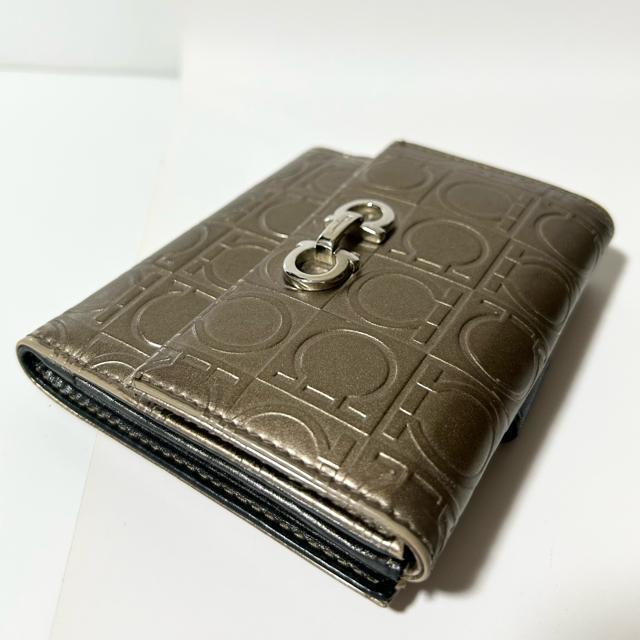 Salvatore Ferragamo フェラガモ ガンチーニ 二つ折り 財布 < ブランド Salvatore Ferragamo フェラガモ ガンチーニ 二つ折り 財布 < ブランドの