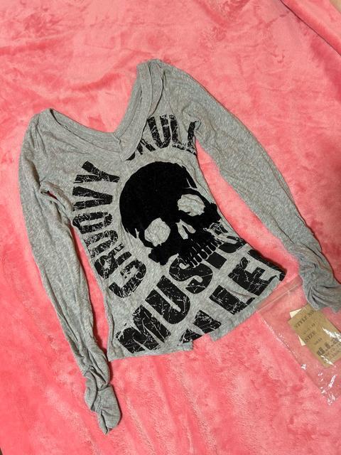 d.i.a. Vネック スカル バックスカルボタン カットソー クロスチャーム付きチェック腰巻き付属 袋入り 新品未使用タグ付き < ブランド d.i.a. Vネック スカル バックスカルボタン カットソー クロスチャーム付きチェック腰巻き付属 袋入り 新品未使用タグ付き < ブランドの