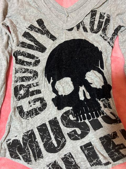 d.i.a. Vネック スカル バックスカルボタン カットソー クロスチャーム付きチェック腰巻き付属 袋入り 新品未使用タグ付き < ブランド d.i.a. Vネック スカル バックスカルボタン カットソー クロスチャーム付きチェック腰巻き付属 袋入り 新品未使用タグ付き < ブランドの