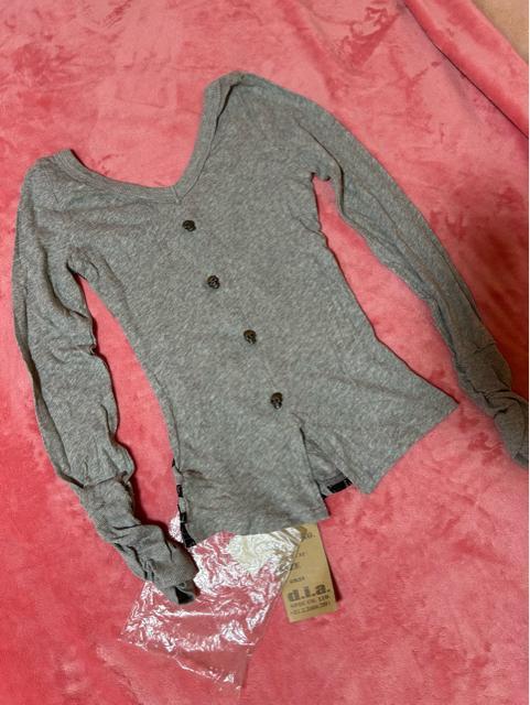 d.i.a. Vネック スカル バックスカルボタン カットソー クロスチャーム付きチェック腰巻き付属 袋入り 新品未使用タグ付き < ブランド d.i.a. Vネック スカル バックスカルボタン カットソー クロスチャーム付きチェック腰巻き付属 袋入り 新品未使用タグ付き < ブランドの