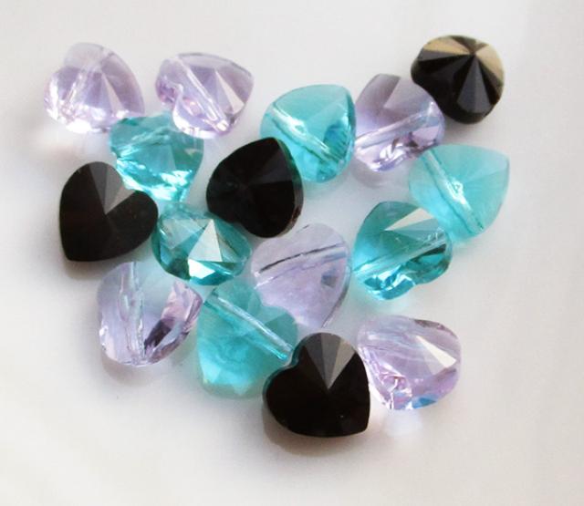 小さなハート型ガラスビーズ8個黒ブルー系 < ペット/手芸/園芸  小さなハート型ガラスビーズ8個黒ブルー系  < ペット/手芸/園芸の