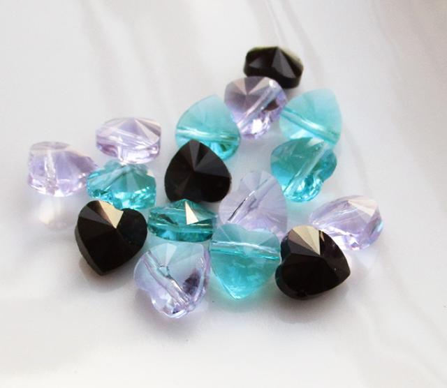 小さなハート型ガラスビーズ8個黒ブルー系 < ペット/手芸/園芸  小さなハート型ガラスビーズ8個黒ブルー系 < ペット/手芸/園芸の