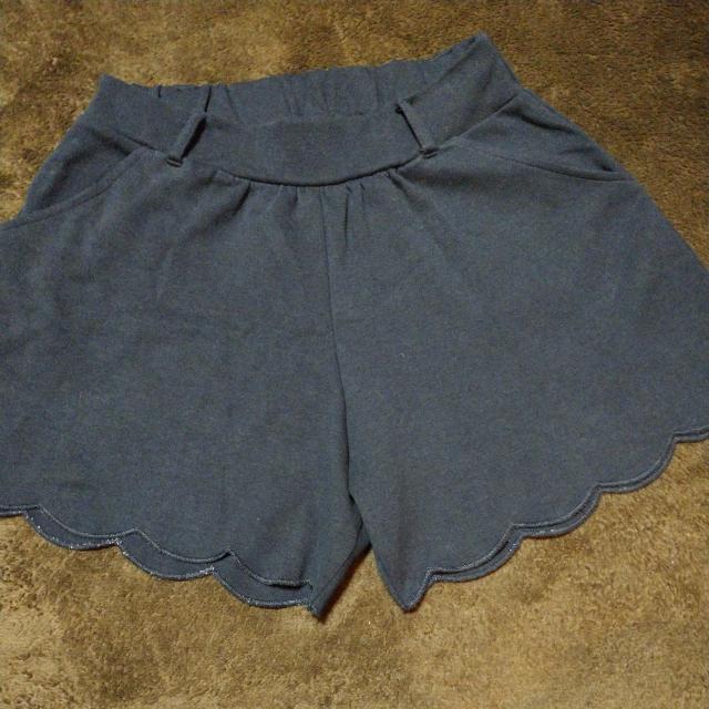 新品タグ無し裾フリル短パン両サイドポッケ有 < 女性ファッション  新品タグ無し裾フリル短パン両サイドポッケ有  < 女性ファッションの