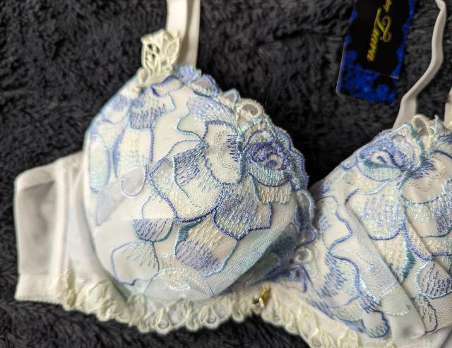 dUTSt.AudreyS[WX[X{[AbvuW[