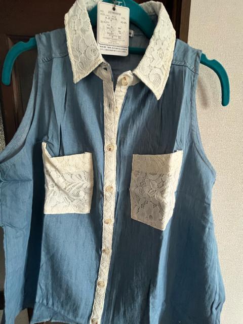 Mサイズ!襟!ポケット!レース使い!エレガントな!薄手デニム素材!フレアーノースリーブシャツ!新品タグ付き! < 女性ファッション  Mサイズ!襟!ポケット!レース使い!エレガントな!薄手デニム素材!フレアーノースリーブシャツ!新品タグ付き! < 女性ファッションの