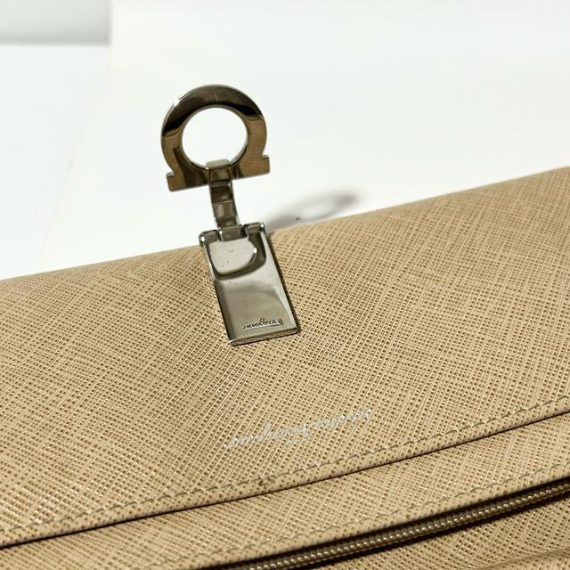 Salvatore Ferragamo �t�F���K�� �K���`�[�j ���U�[ ��܂� �����z ���C�g�u���E�� �� �u�����h�� 