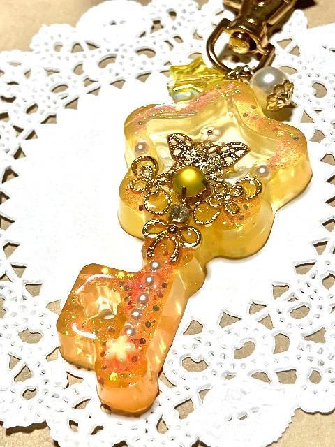 イエロー ハンドメイド バックチャーム レジン シェイカー < 女性ファッション イエロー ハンドメイド バックチャーム レジン シェイカー < 女性ファッションの