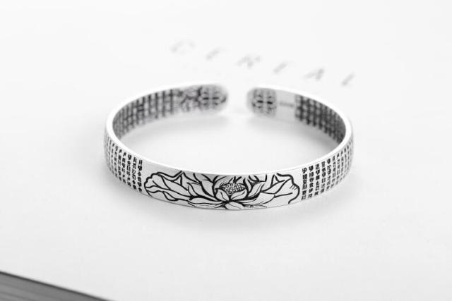 送料無料※高級感 彫刻 般若心経 厄除 蓮 フリーサイズ ブレスレット お守り 贈り物 男女兼用 シルバー 新品 < 女性アクセサリー/時計 送料無料※高級感 彫刻 般若心経 厄除 蓮 フリーサイズ ブレスレット お守り 贈り物 男女兼用 シルバー 新品 < 女性アクセサリー/時計の