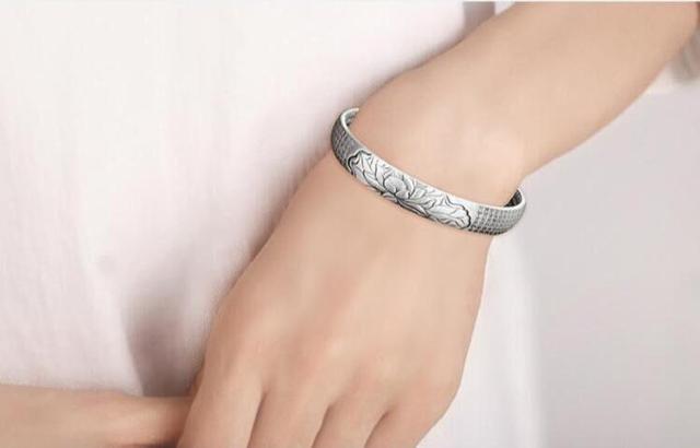 送料無料※高級感 彫刻 般若心経 厄除 蓮 フリーサイズ ブレスレット お守り 贈り物 男女兼用 シルバー 新品 < 女性アクセサリー/時計 送料無料※高級感 彫刻 般若心経 厄除 蓮 フリーサイズ ブレスレット お守り 贈り物 男女兼用 シルバー 新品 < 女性アクセサリー/時計の