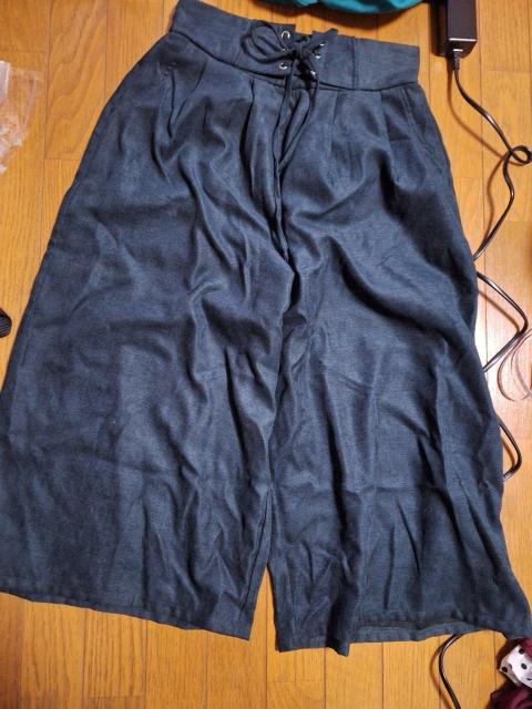 暗め緑色パンツ < 女性ファッション 暗め緑色パンツ < 女性ファッションの