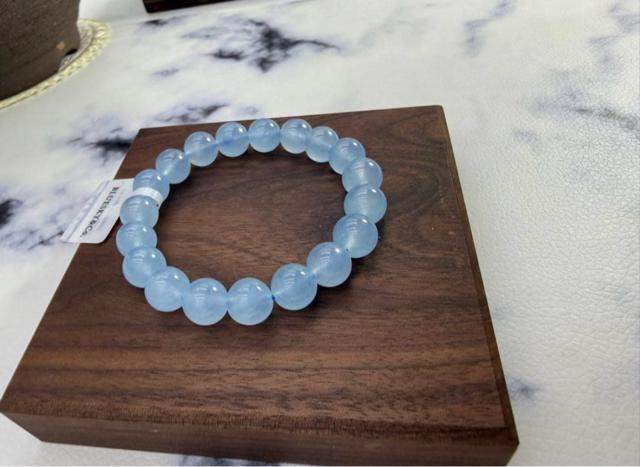 水色 天然石 アクアマリンブレスレット < 女性アクセサリー/時計 水色 天然石 アクアマリンブレスレット < 女性アクセサリー/時計の