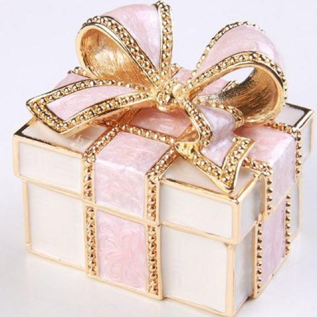 【PIEARTH】《New》プレゼントボックス/アクセサリーケース<ホワイトボックスxピンクリボン> < 女性アクセサリー/時計  【PIEARTH】《New》プレゼントボックス/アクセサリーケース<ホワイトボックスxピンクリボン>  < 女性アクセサリー/時計の