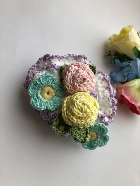 ハンドメイド ボリューム シュシュ 巻き巻き薔薇とパステル花 < 女性ファッション  ハンドメイド ボリューム シュシュ 巻き巻き薔薇とパステル花 < 女性ファッションの