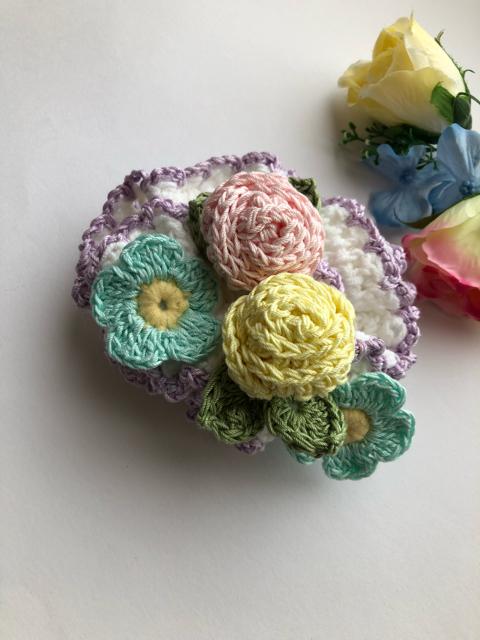 ハンドメイド ボリューム シュシュ 巻き巻き薔薇とパステル花 < 女性ファッション  ハンドメイド ボリューム シュシュ 巻き巻き薔薇とパステル花 < 女性ファッションの