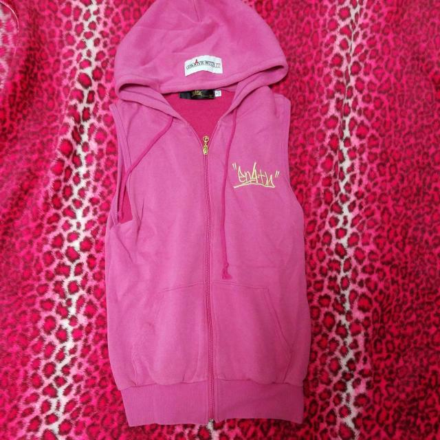 ピンクのノースリーブパーカー&ショーパンのセット < 女性ファッション  ピンクのノースリーブパーカー&ショーパンのセット  < 女性ファッションの