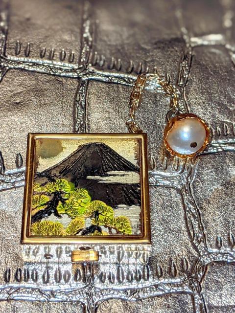 彫金 ケース 日本画 昭和 レトロ ビンテージ アクセサリー ピルケース 骨董品 美術品 彫金細工 彫刻 金 ゴールド 伝統工芸品 < ホビー 彫金 ケース 日本画 昭和 レトロ ビンテージ アクセサリー ピルケース 骨董品 美術品 彫金細工 彫刻 金 ゴールド 伝統工芸品 < ホビーの