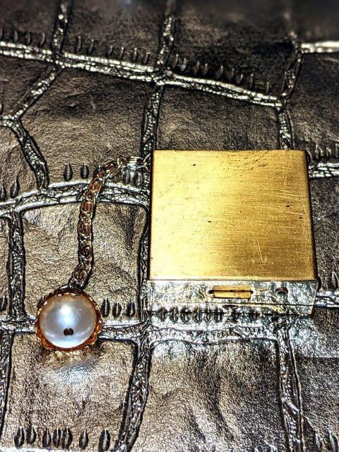 彫金 ケース 日本画 昭和 レトロ ビンテージ アクセサリー ピルケース 骨董品 美術品 彫金細工 彫刻 金 ゴールド 伝統工芸品 < ホビー 彫金 ケース 日本画 昭和 レトロ ビンテージ アクセサリー ピルケース 骨董品 美術品 彫金細工 彫刻 金 ゴールド 伝統工芸品 < ホビーの