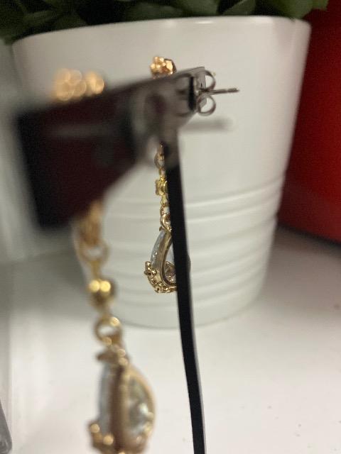 ハンドメイド 花のチャームとしずくのチャームを使用したピアス < 女性ファッション  ハンドメイド 花のチャームとしずくのチャームを使用したピアス < 女性ファッションの